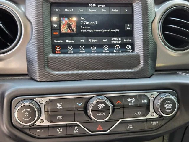 Used 2023  Jeep Sport image 17
