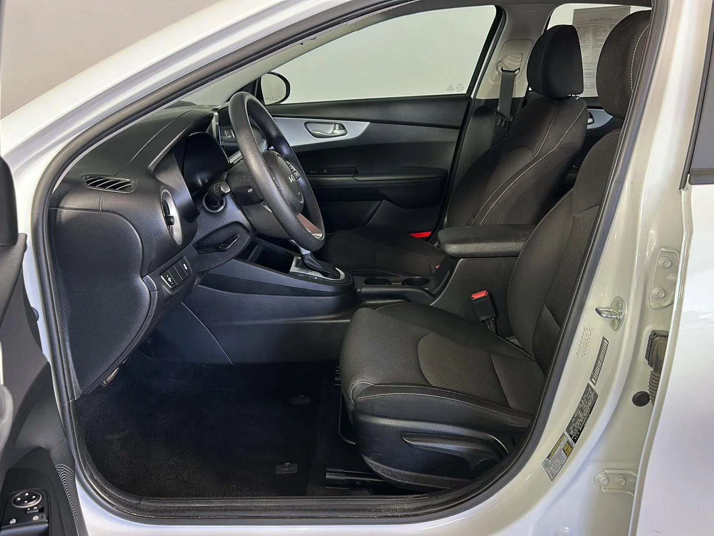Used 2023 Snow White Pearl Kia LXS image 7