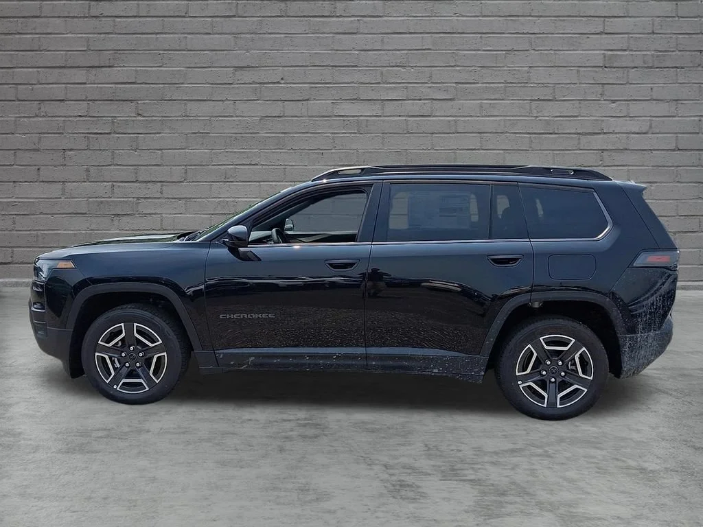 New 2026 Diamond Black Crystal Pearlcoat Jeep Laredo image 5