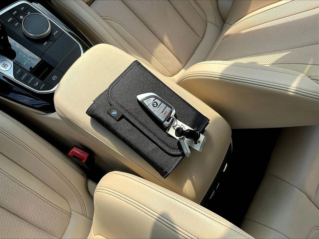 Used 2022 Dark Graphite BMW xDrive30i image 37