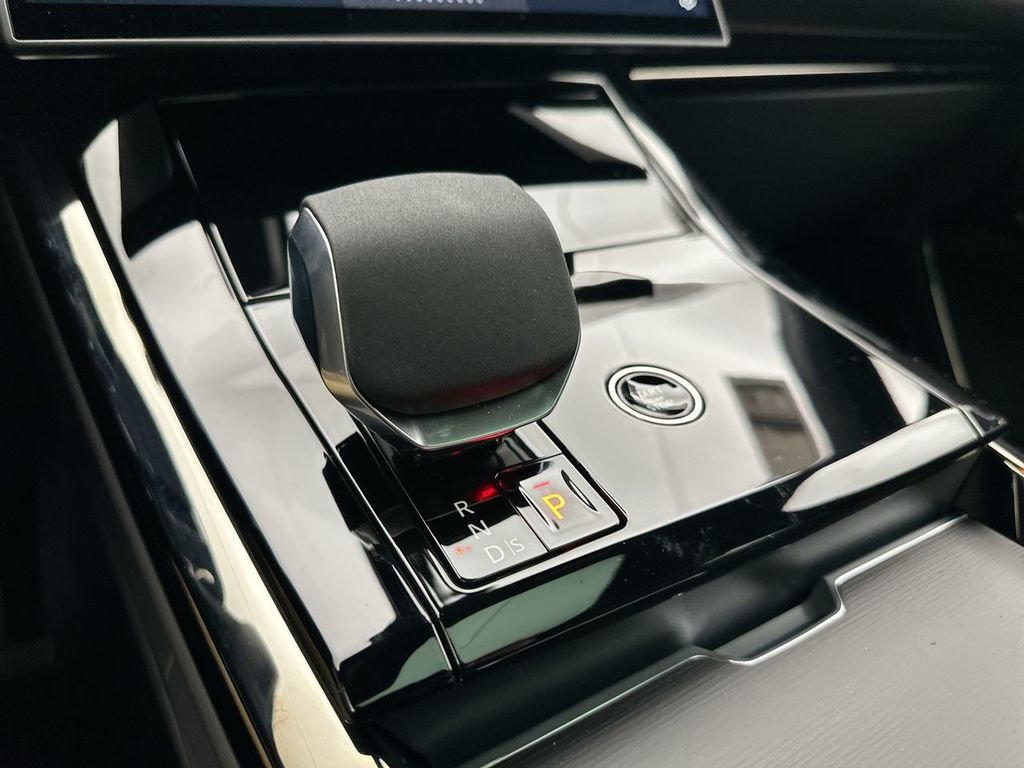New 2026 Santorini Black Land Rover SE image 12