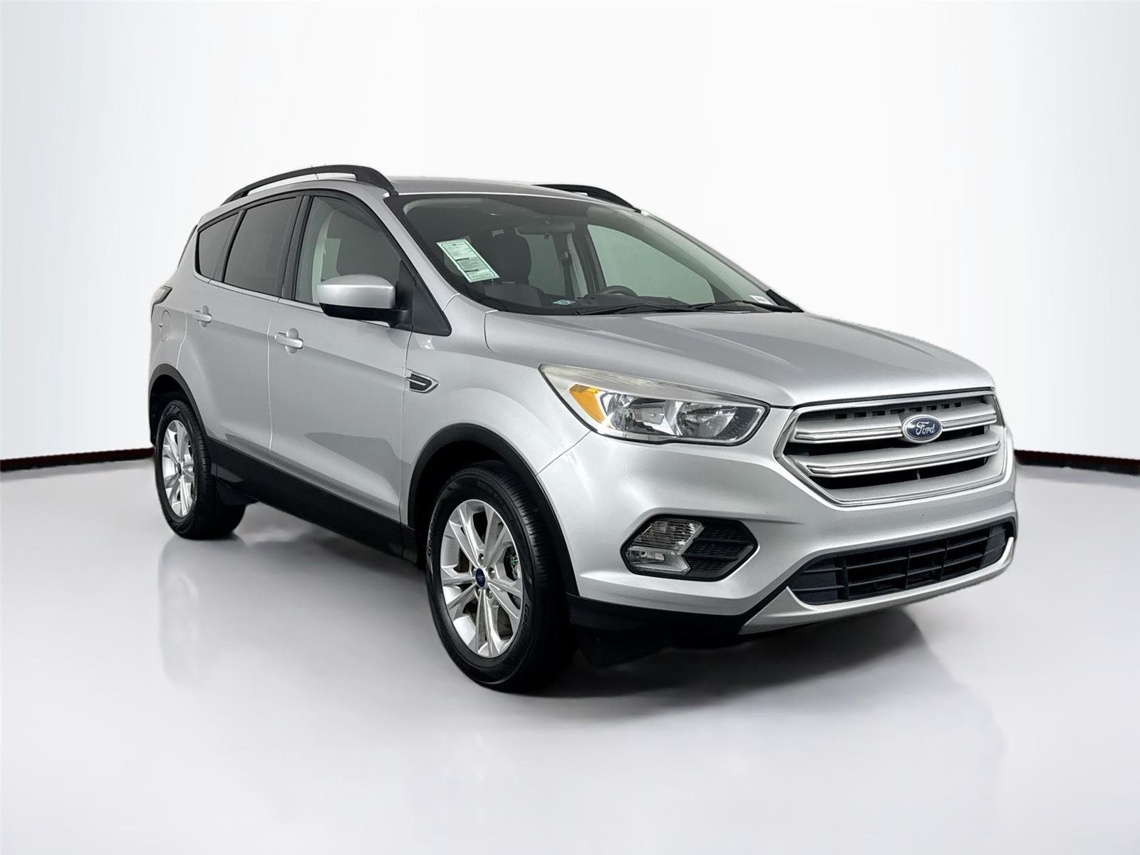 Used 2018 Ingot Silver Ford SE image 9