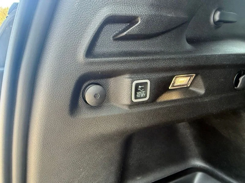 Used 2022 Gray Jeep Altitude image 8
