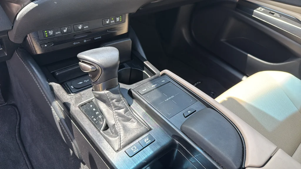 Certified Used 2020 White Lexus 300h image 28
