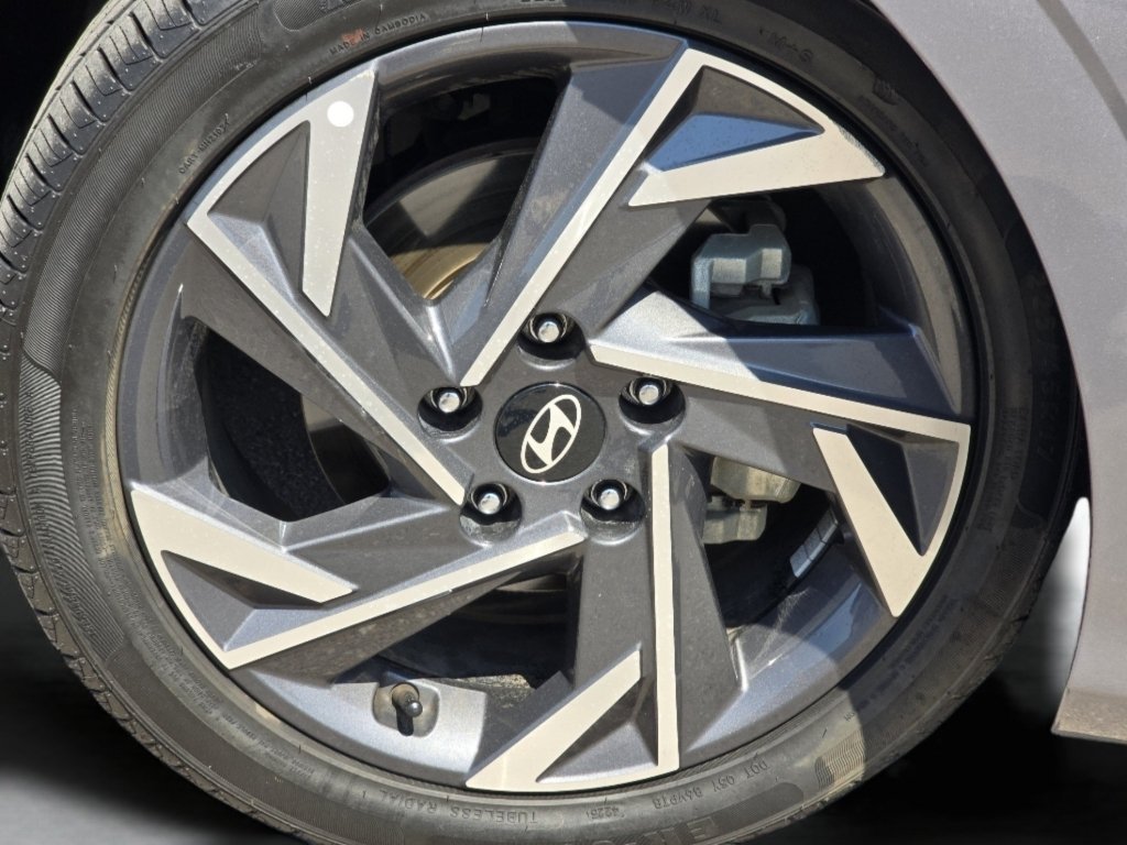 Used 2025 Fluid Metal Hyundai SEL Convenience image 26