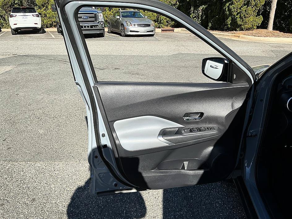 Used 2024 Boulder Gray Pearl Nissan SR image 11