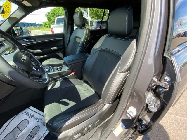 New 2026 Baltic Gray Metallic Clear-Coat Exterior Paint Jeep Altitude image 10