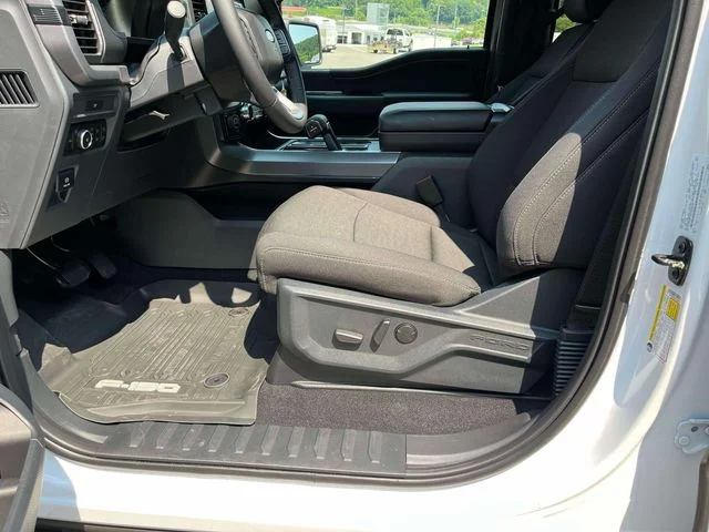 New 2026 Oxford White Ford XLT image 21