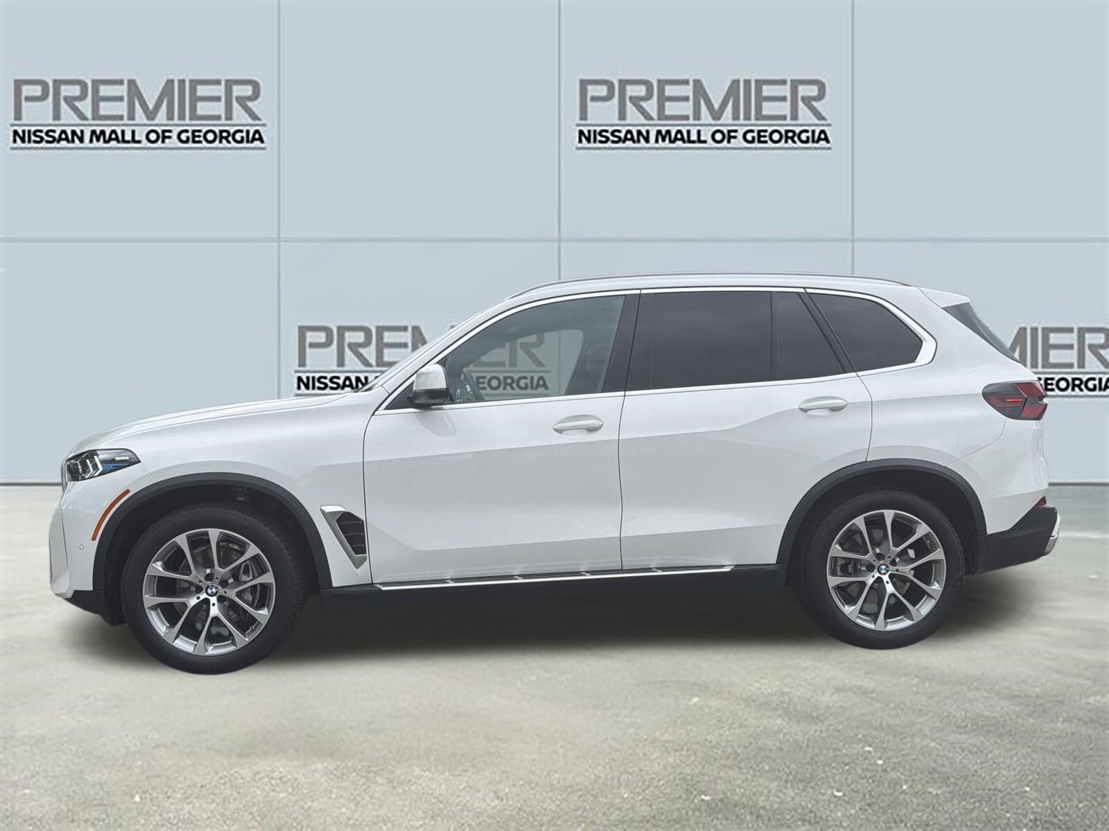 Used 2026 White BMW xDrive40i image 27