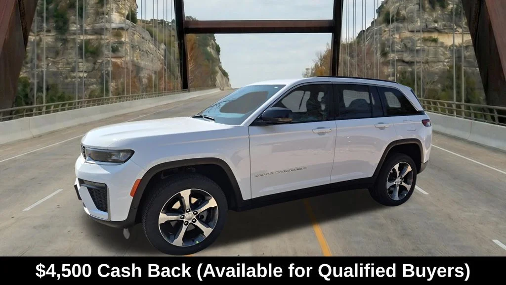 New 2026 Bright White Clear-Coat Exterior Paint Jeep Limited image 4