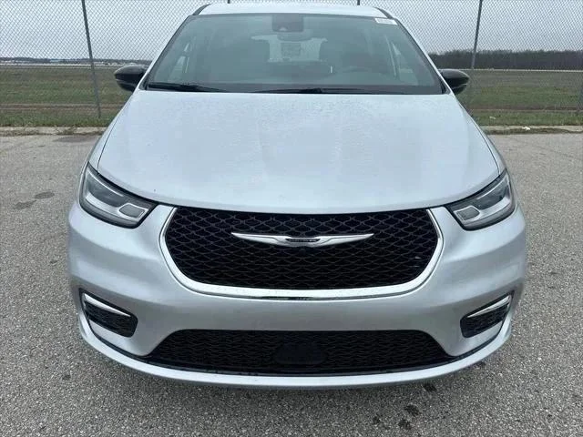 2026 Chrysler Pacifica Select - Photo 8