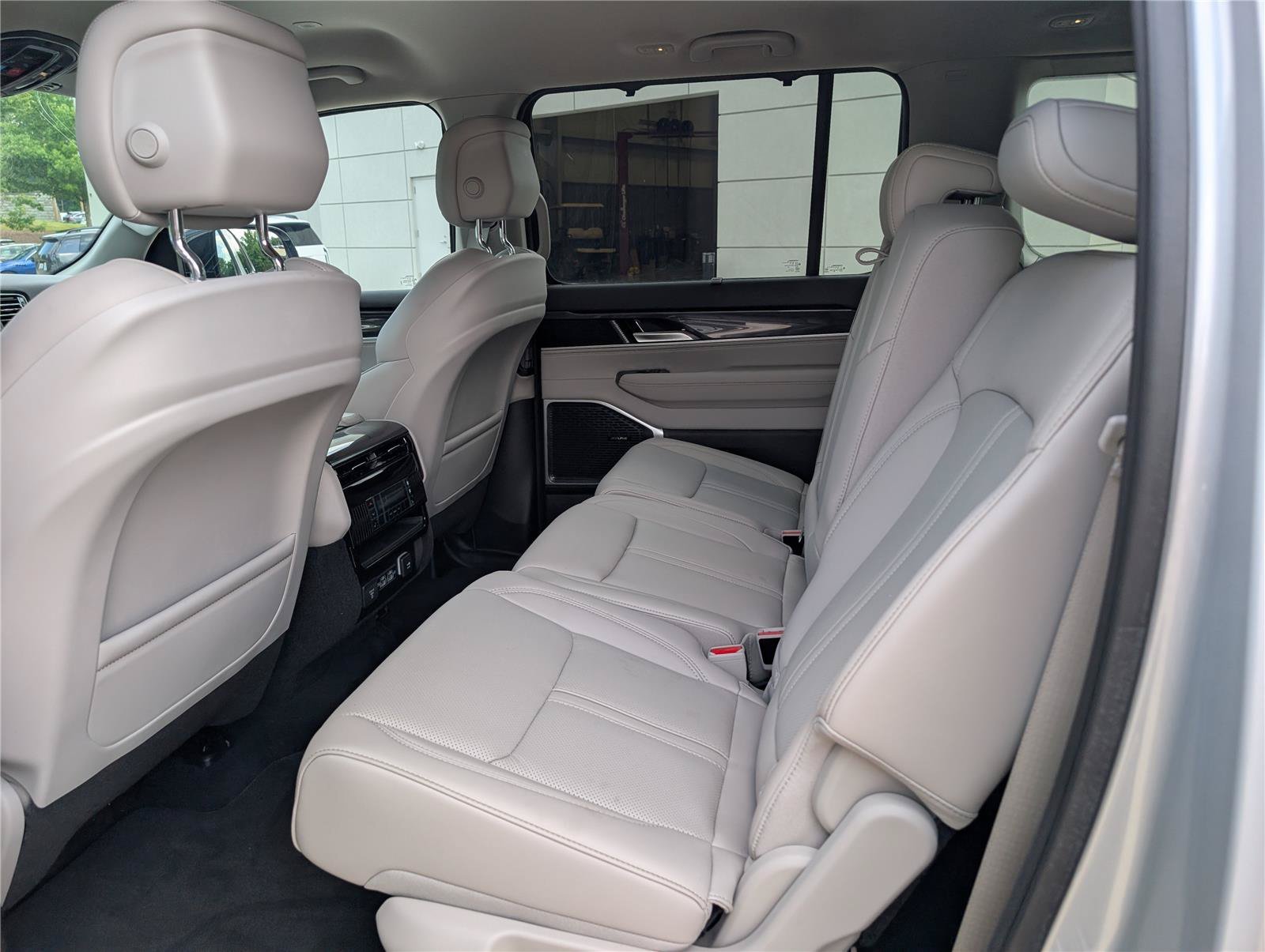 2024 Jeep Wagoneer Series I - Photo 14