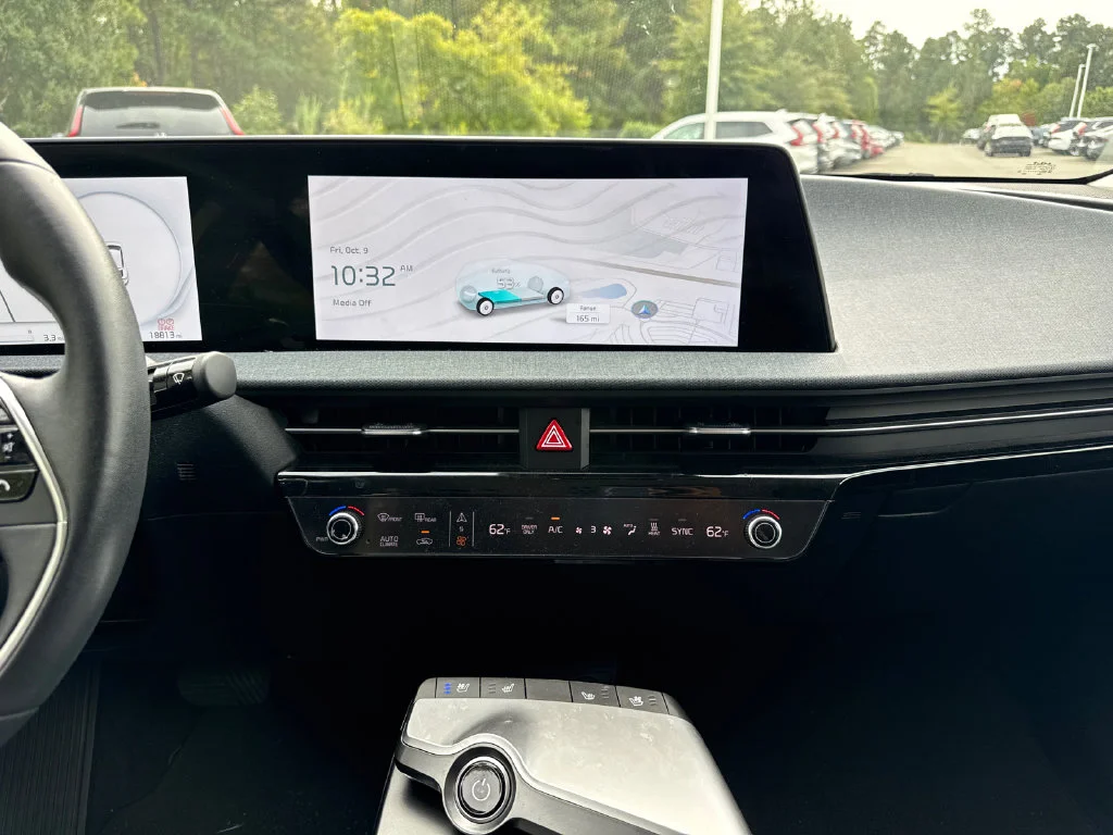 Used 2024 Blue Kia Wind image 18