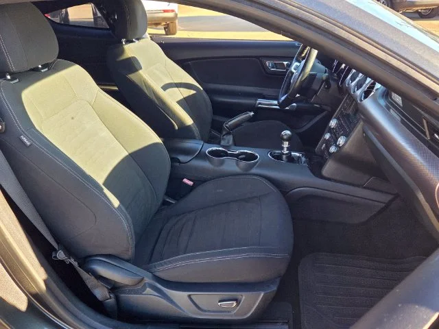 Used 2015  Ford GT image 27