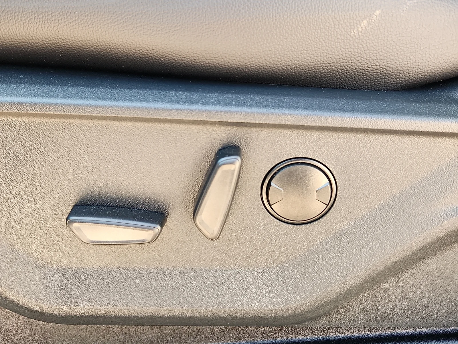 New 2026 Oxford White Ford Lariat image 16