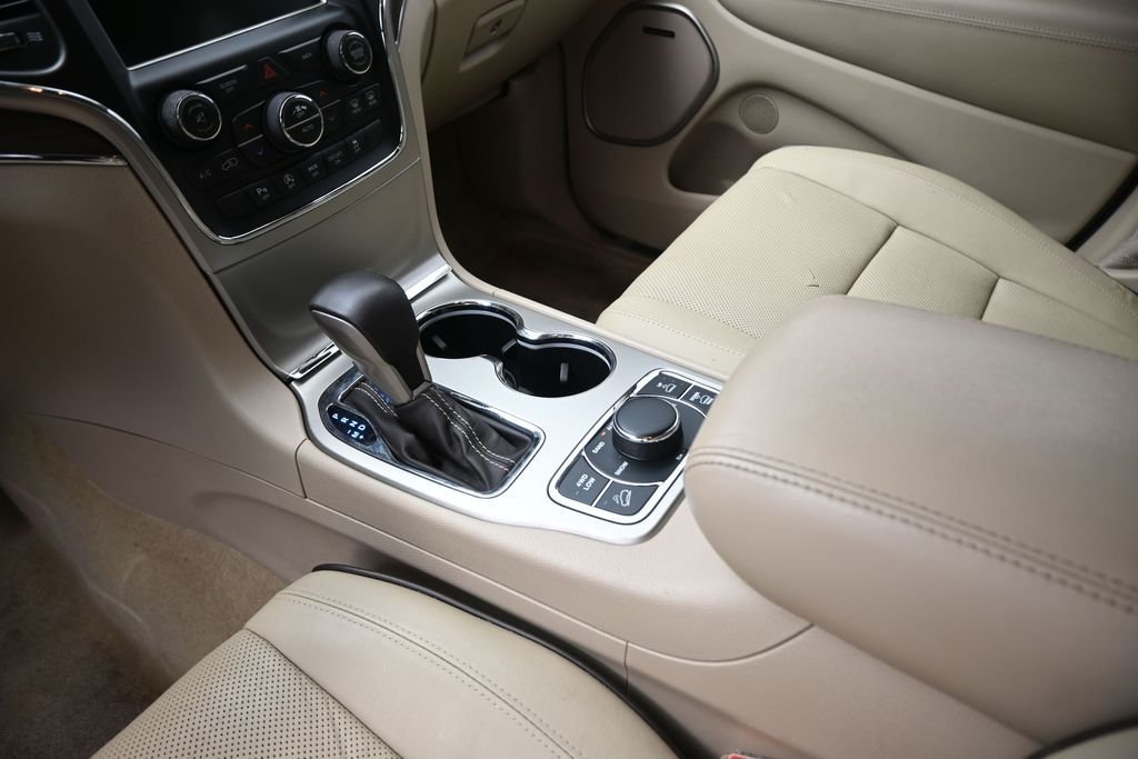 Used 2017 Gray Jeep Overland image 31