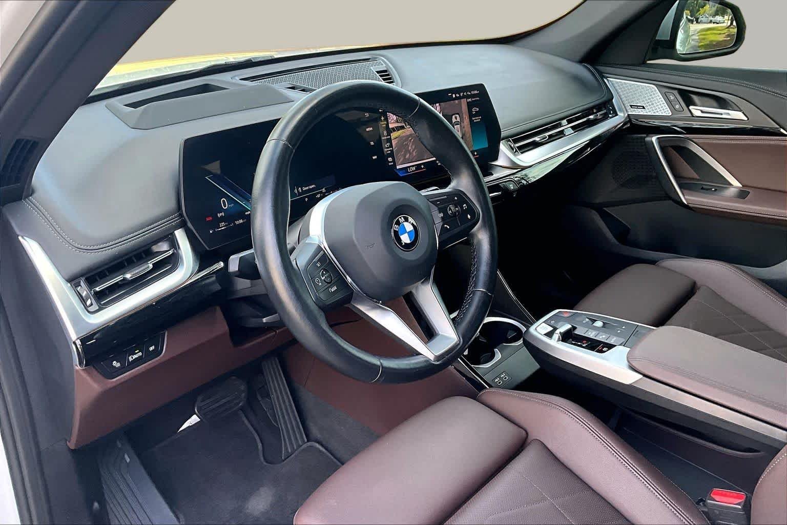 Certified Used 2023 Mineral White Metallic BMW xDrive28i image 18