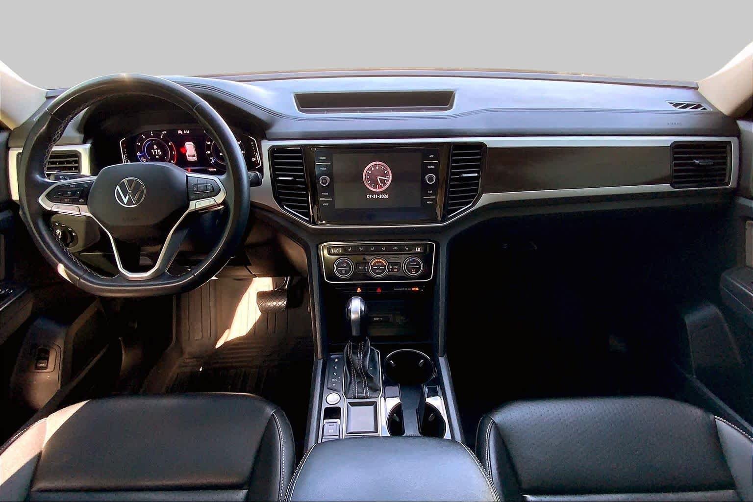 Used 2022 Deep Black Pearl Volkswagen 3.6L V6 SE w/Technology image 15