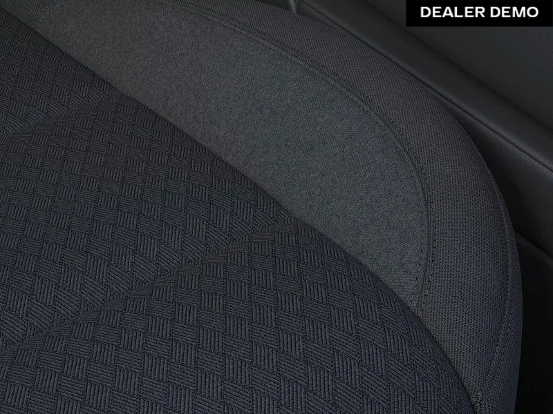 Used 2025  GMC Elevation image 21