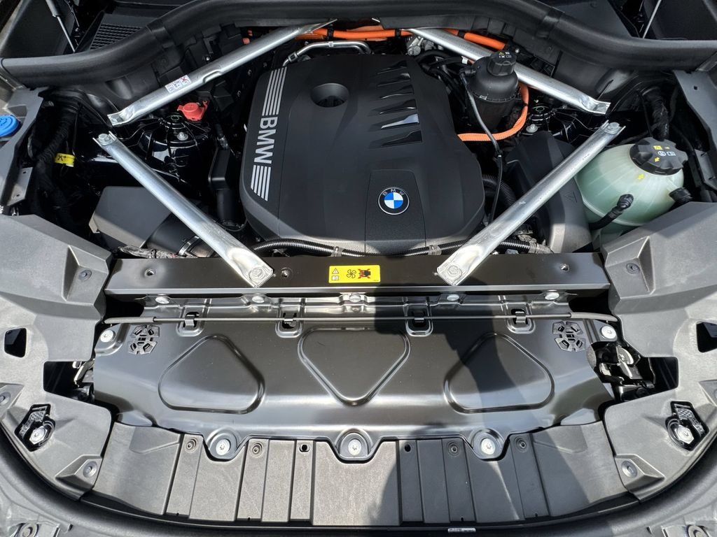 New 2026 Carbon Black Metallic BMW xDrive50e image 18