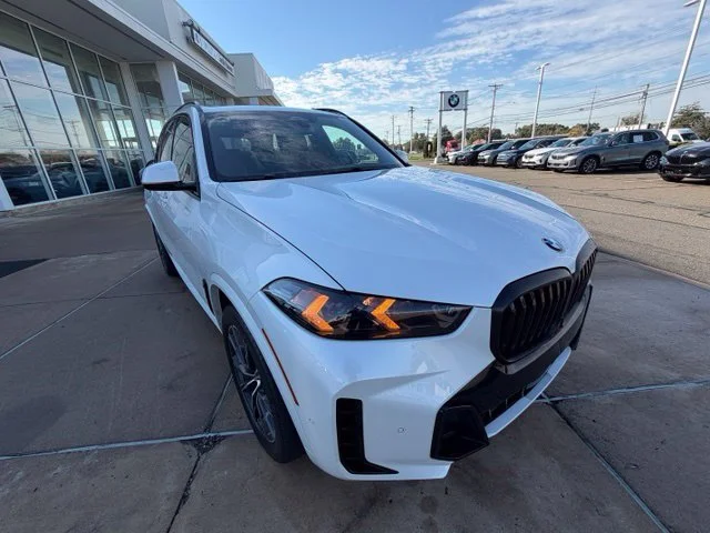 Used 2024 White BMW xDrive40i image 7