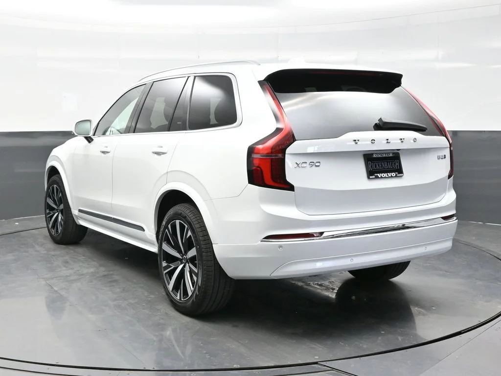 Used 2026 Crystal White Volvo Core image 5