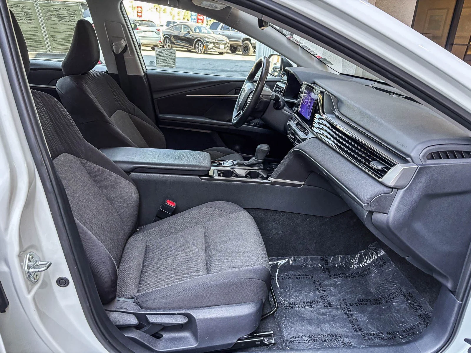 Used 2025 Ice Cap Toyota LE image 19