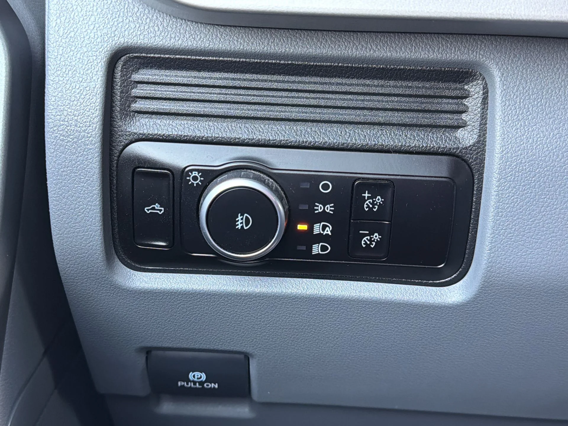 Used 2025 Avalanche Ford XL image 18