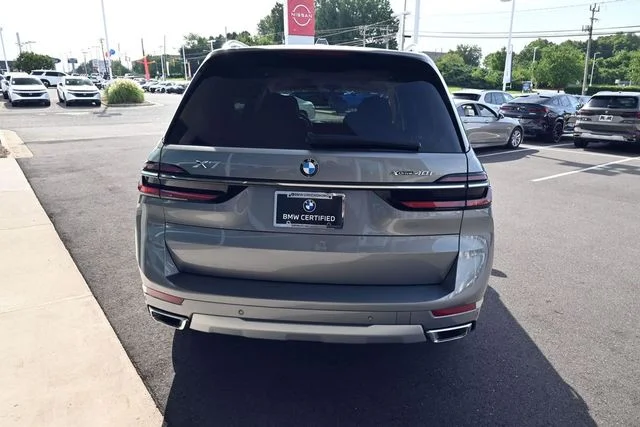 Used 2024 Gray BMW xDrive40i image 12
