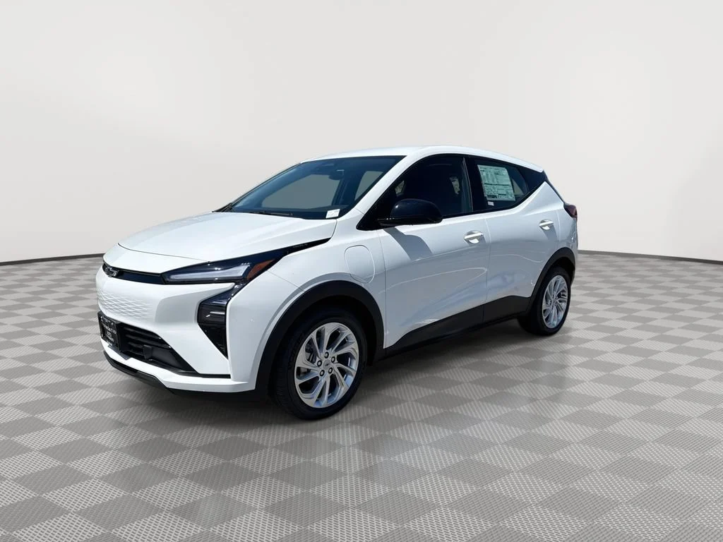 New 2027 Summit White Chevrolet LT image 4
