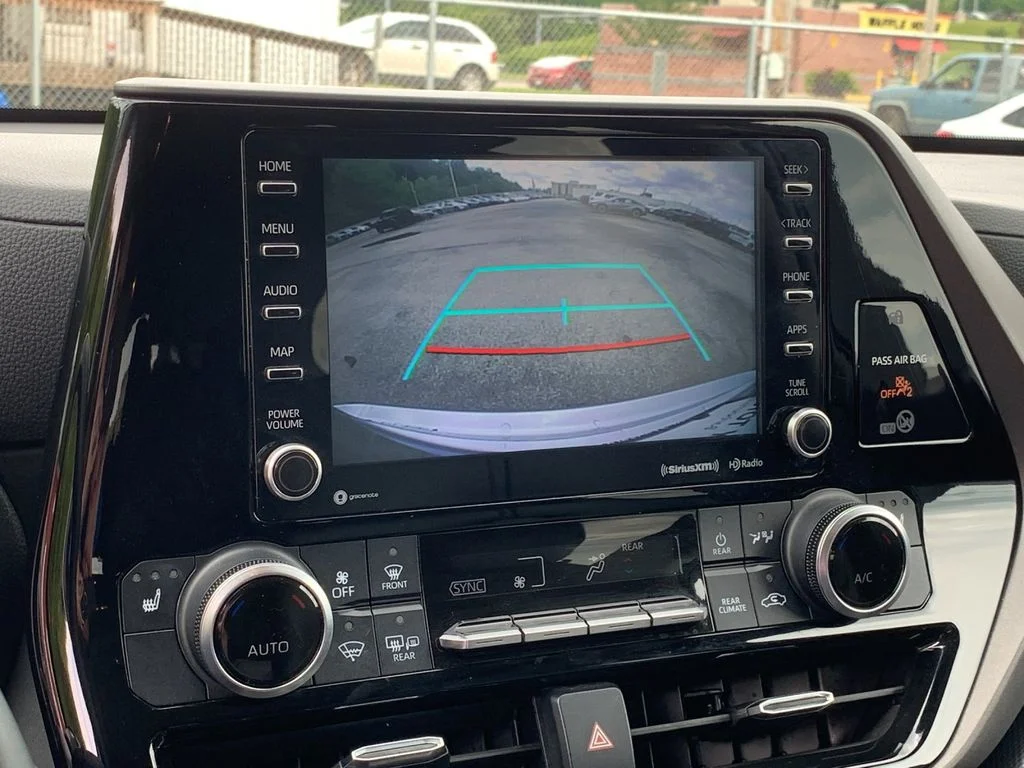 Used 2022 Silver Toyota XLE image 26