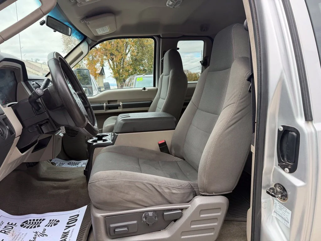 Used 2010 Silver Ford XLT image 9
