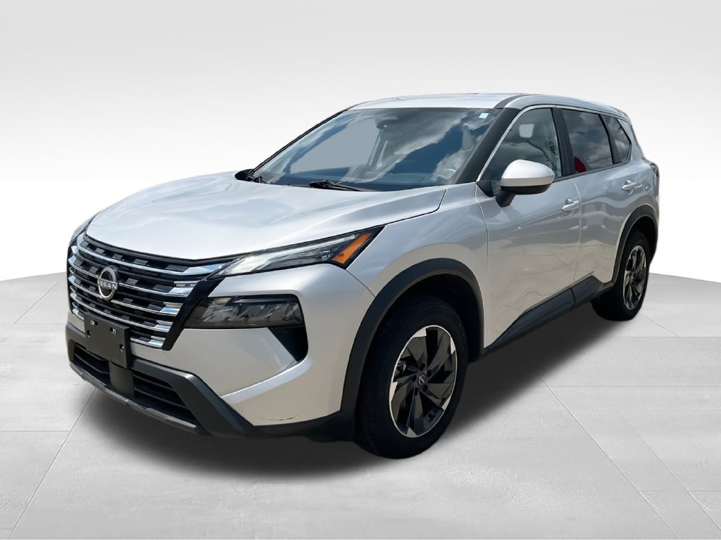 Used 2025 Silver Nissan SV image 4