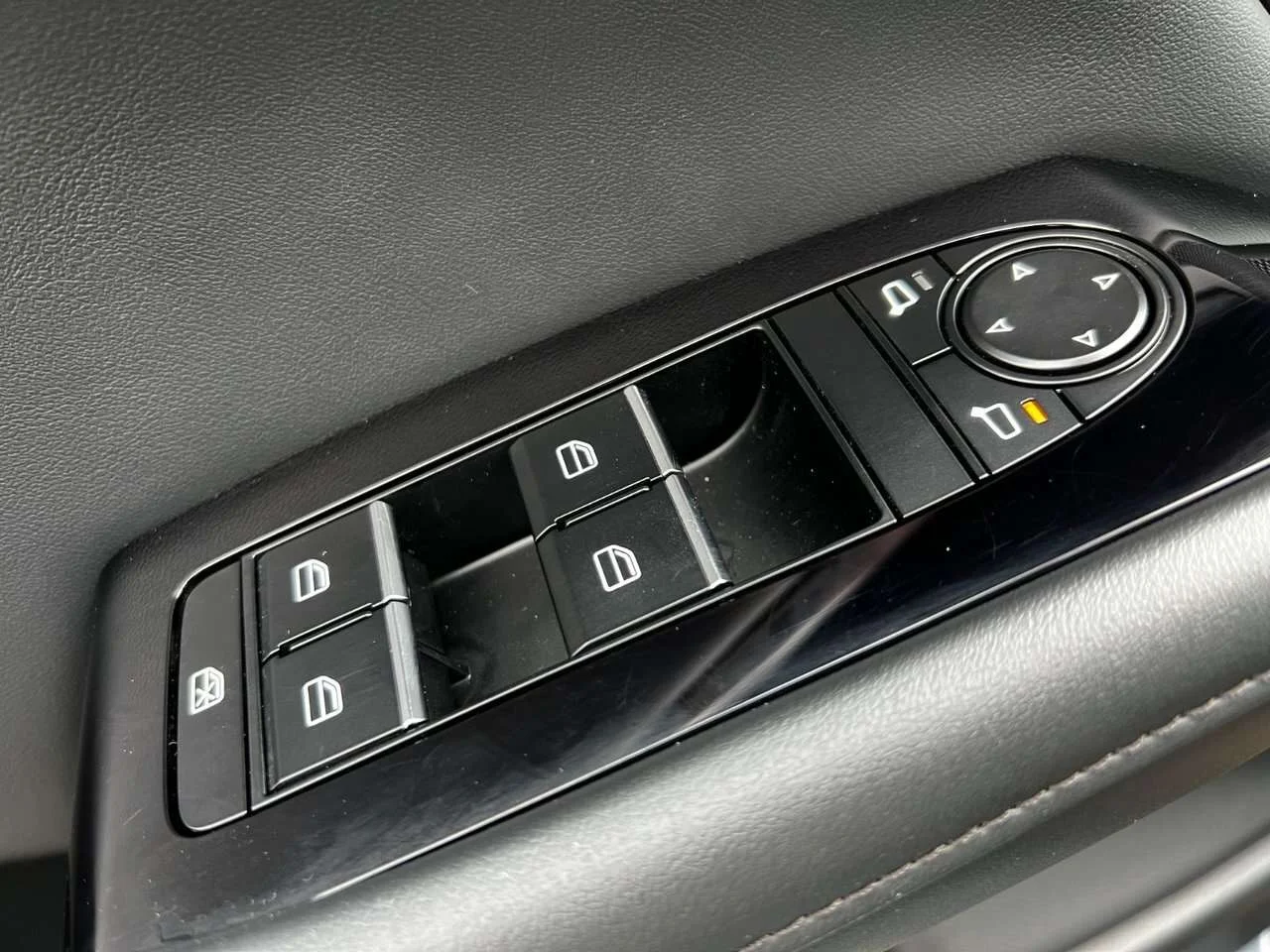 Used 2025  Mazda GS image 15