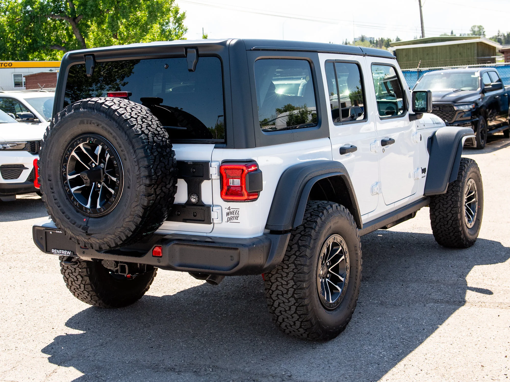 New 2026 White Jeep Willys* 4 Door 4x4, 35 Inch Tires, 4.56 Axle Ratio, Rock Rails image 5