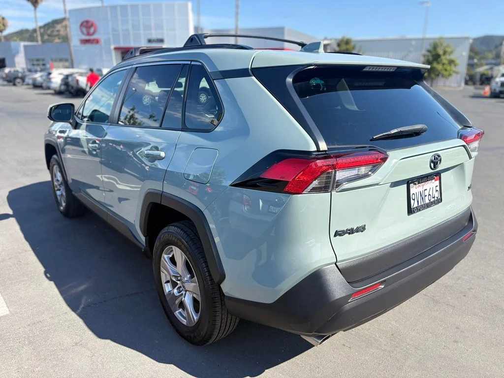 Used 2023  Toyota XLE image 3