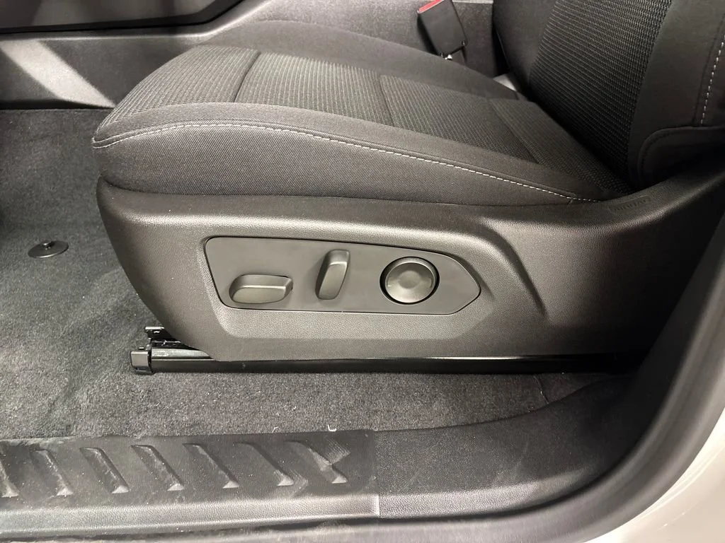 New 2026 Summit White GMC Elevation image 22