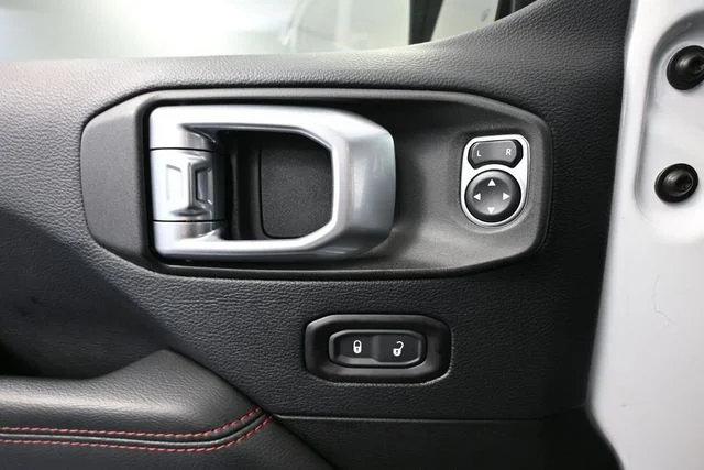 Used 2019 White Jeep Unlimited Rubicon image 16