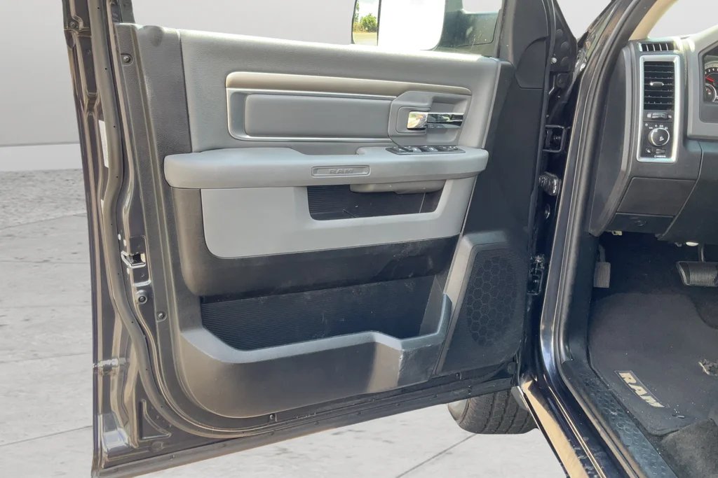 Used 2015 Gray Ram Big Horn image 11