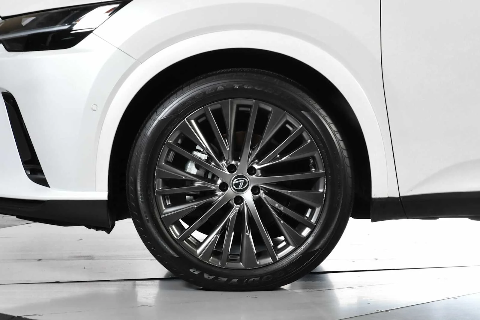 Used 2023 Eminent White Pearl Lexus Luxury image 12