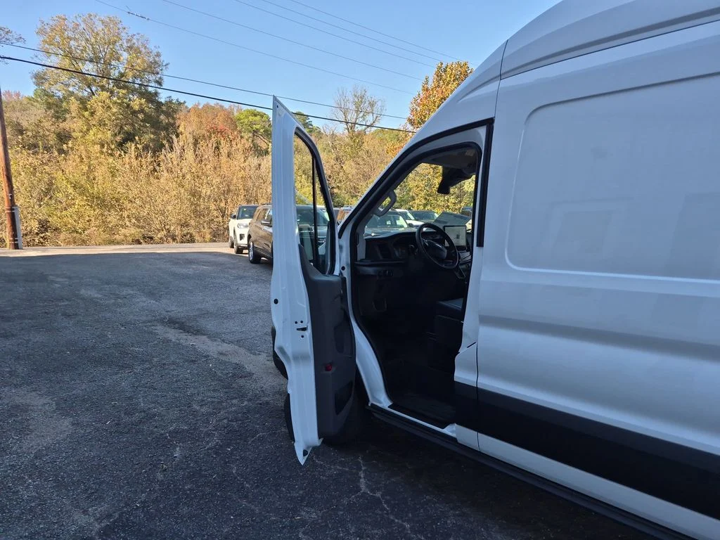 New 2026 Oxford White Ford Cargo Van image 9