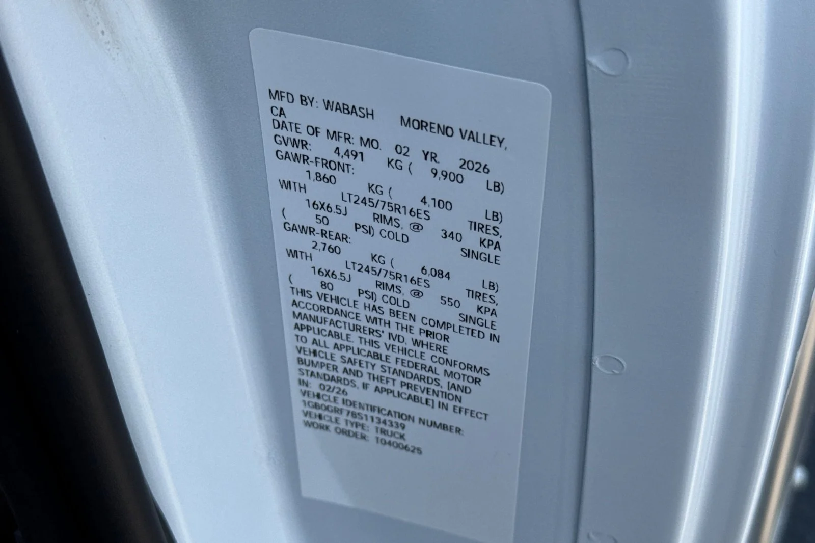 2025 Chevrolet Express Cutaway 3500 1WT view 25