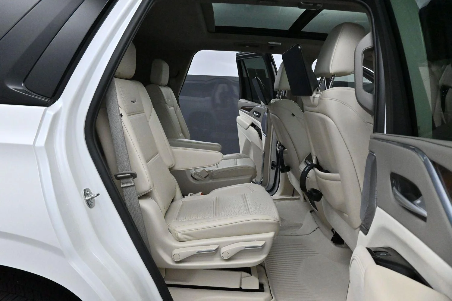 Used 2024 Crystal White Tricoat Cadillac Sport Platinum image 40
