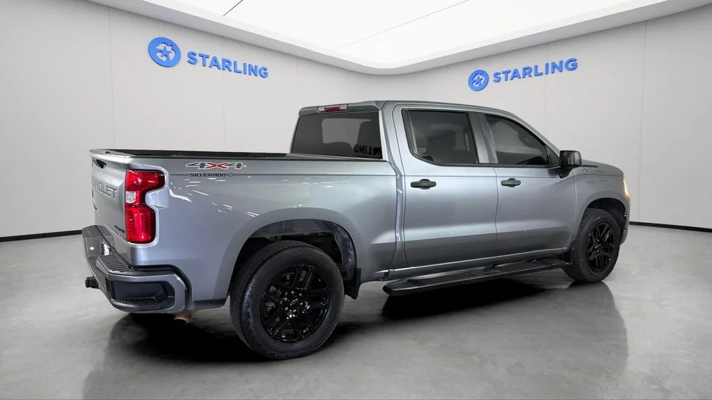 Used 2023 STERLING GRAY METALLIC Chevrolet Custom image 10