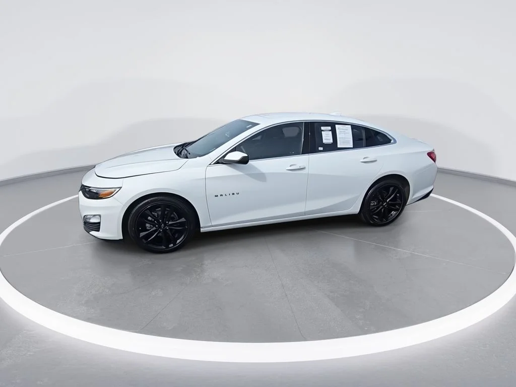Used 2024 White Chevrolet LT image 4