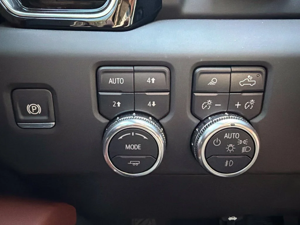 Used 2025 Onyx Black GMC Denali Ultimate image 31