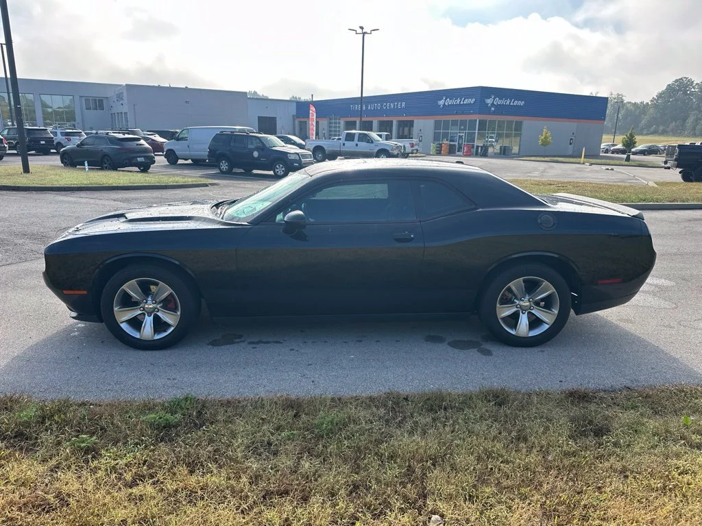 Used 2015 Pitch Black Clearcoat Dodge SXT image 4