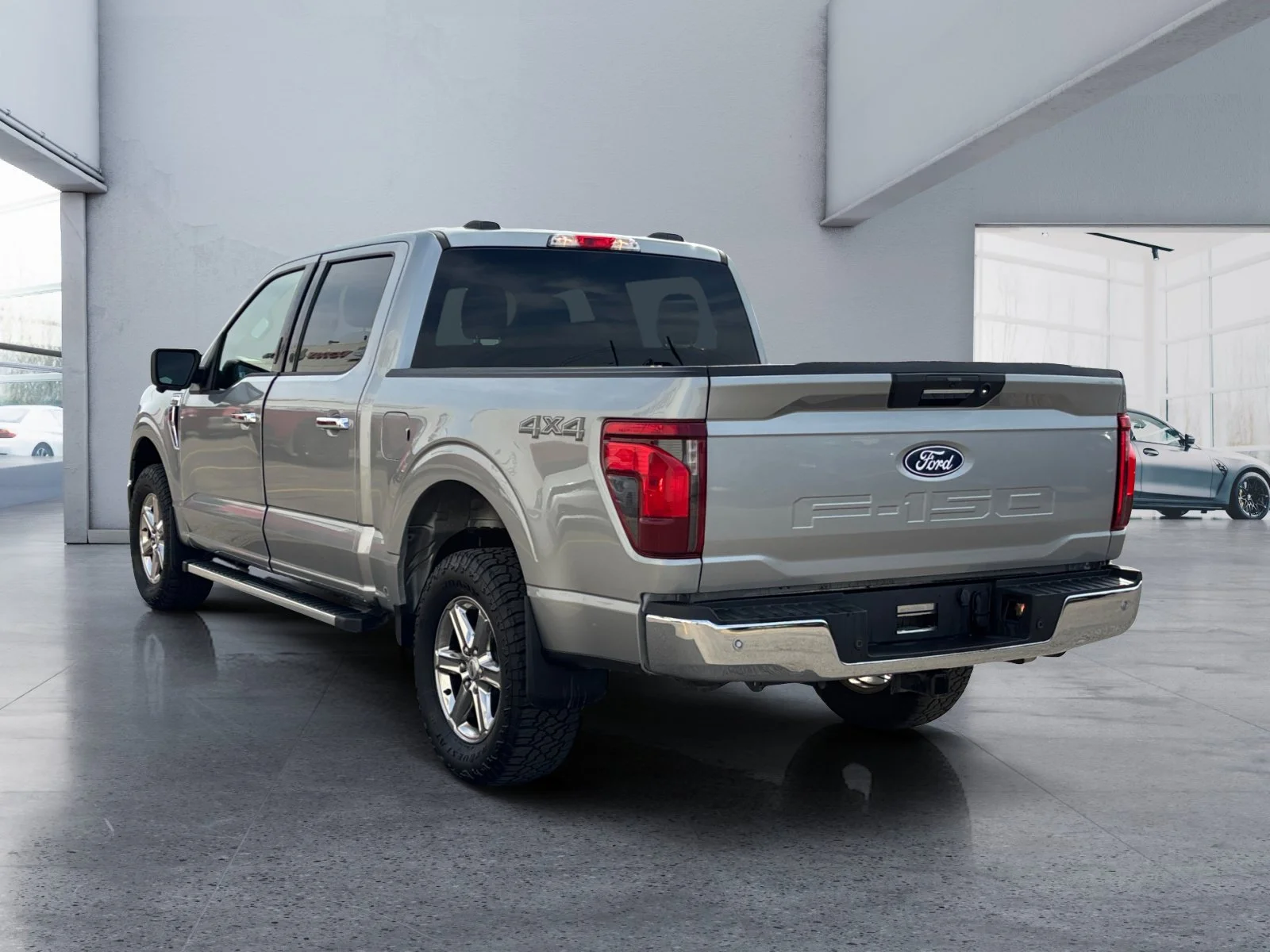 Used 2024 Silver Ford XLT * Available Until Exported to USA * image 3