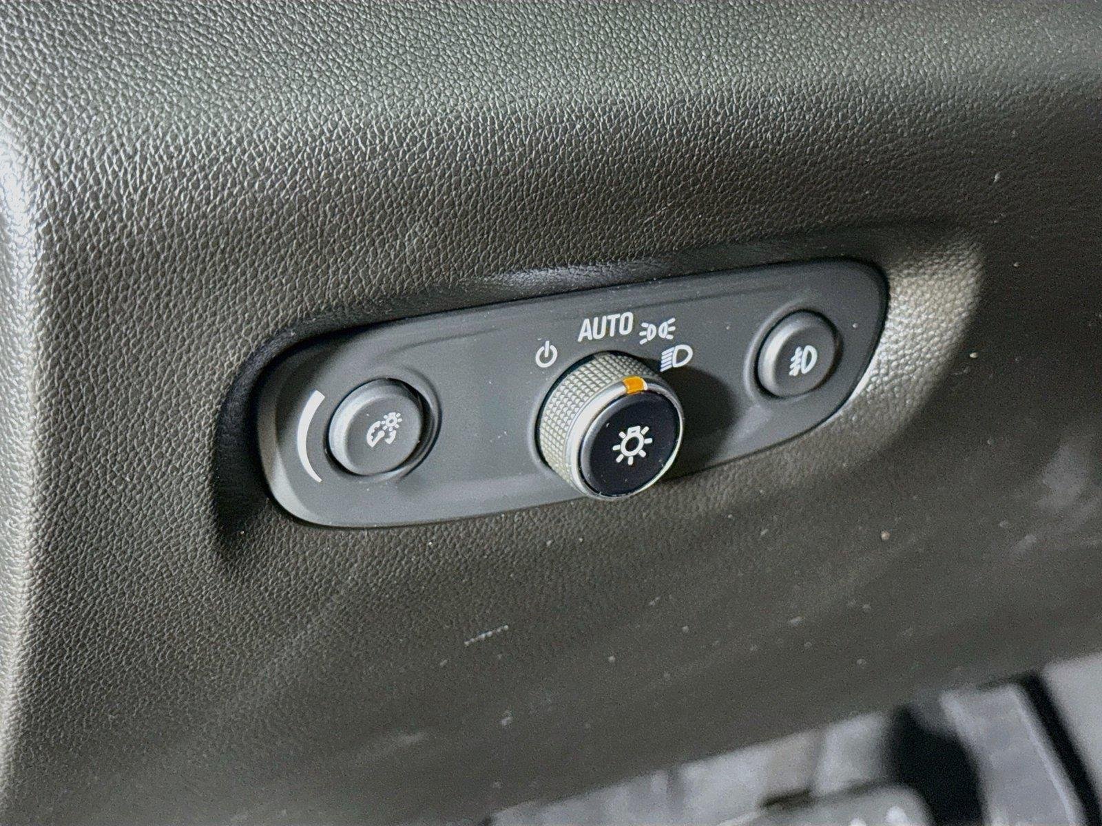 Used 2020 MOSAIC BLACK METALLIC Chevrolet High Country image 12