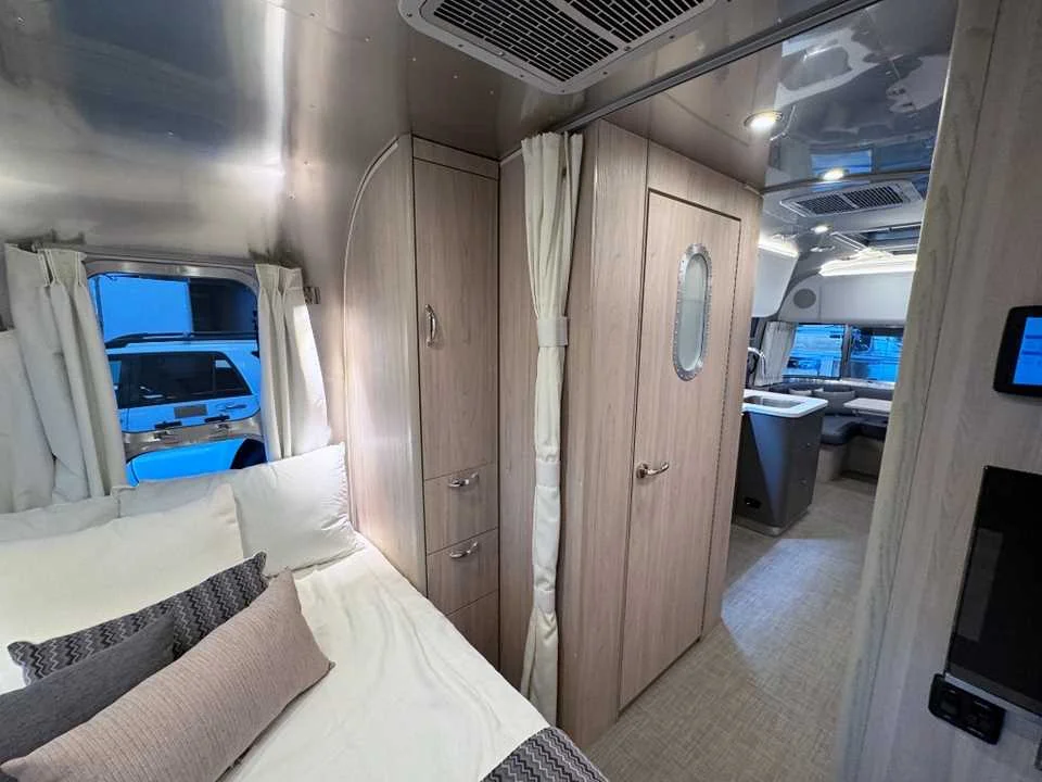 New 2027 SILVER AIRSTREAM  image 23